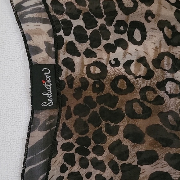 Womens see through leopard print blouse - Picture 3 of 3